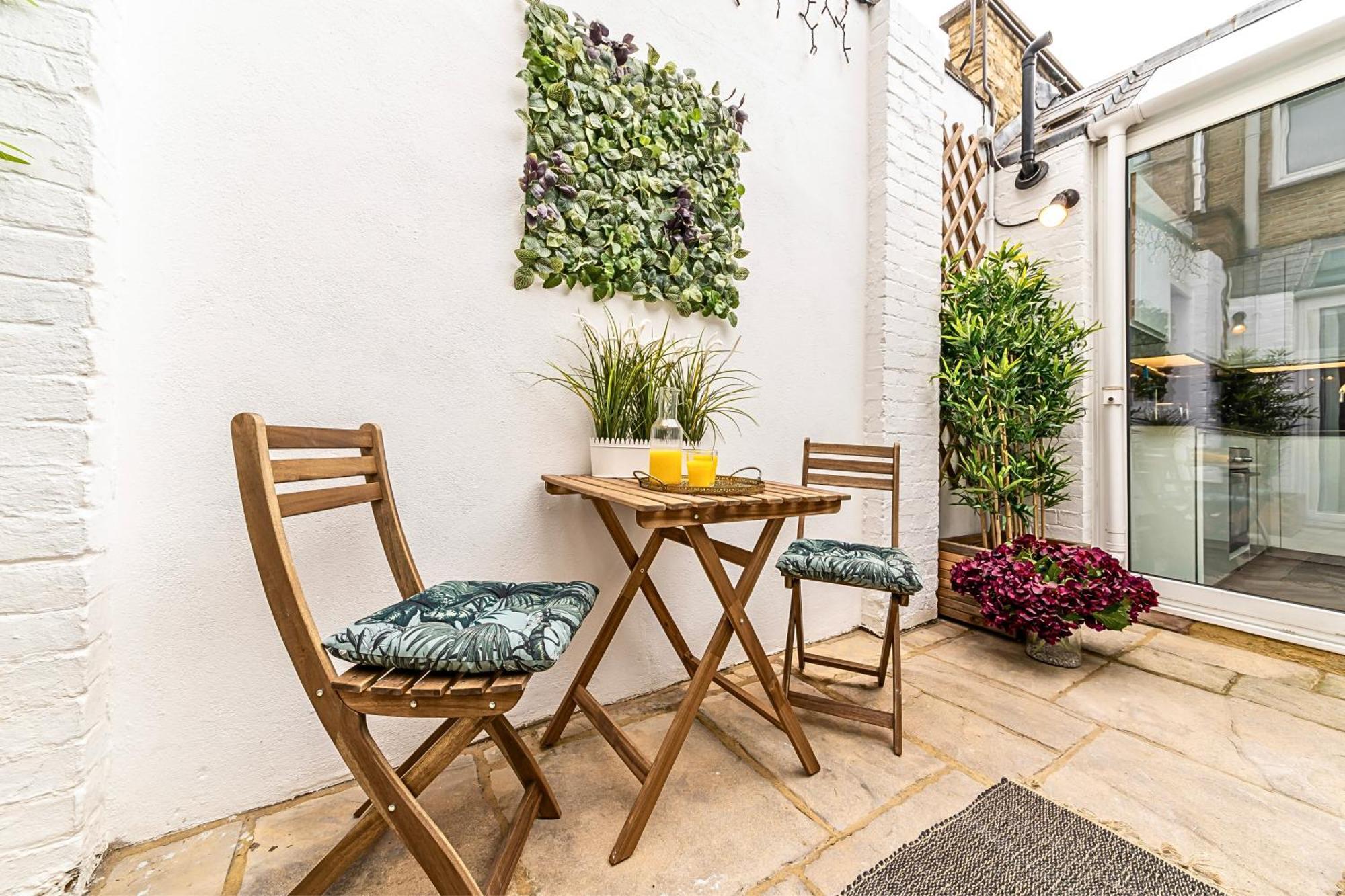 The Secret Kensington Garden Mews-2 Bedroom Full House-2 Train Lines- Spacious-Kings Road- Harrods -Chelsea Stadium-Private Small Patio لندن المظهر الخارجي الصورة