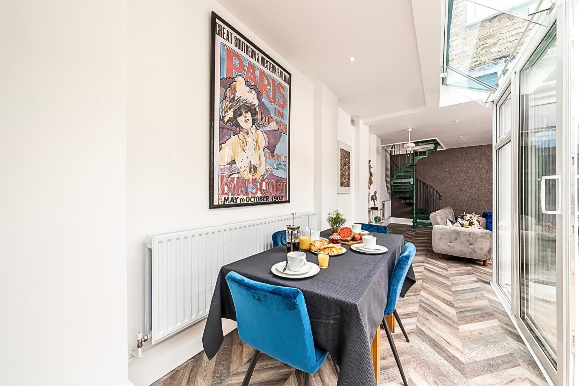 The Secret Kensington Garden Mews-2 Bedroom Full House-2 Train Lines- Spacious-Kings Road- Harrods -Chelsea Stadium-Private Small Patio لندن المظهر الخارجي الصورة