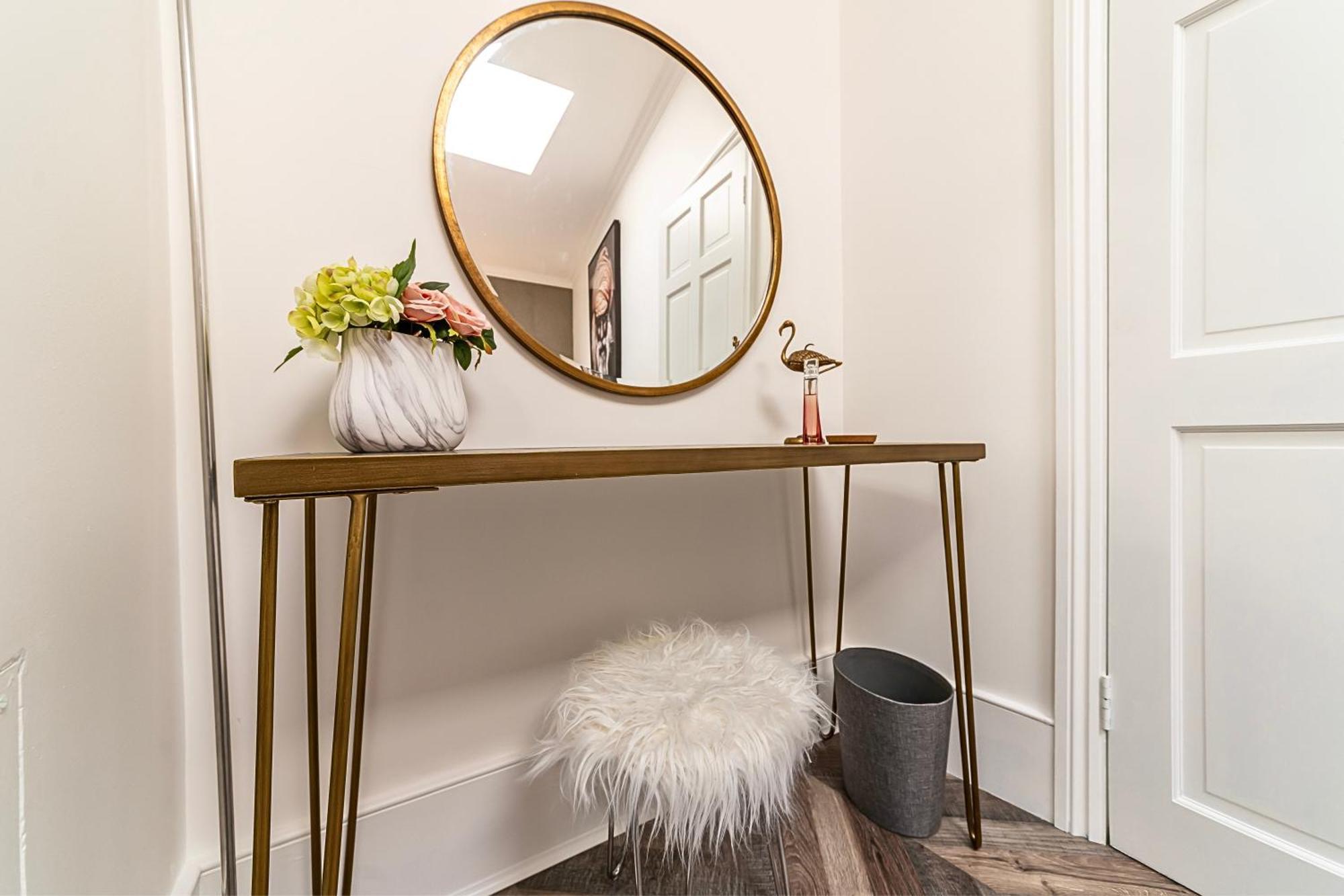The Secret Kensington Garden Mews-2 Bedroom Full House-2 Train Lines- Spacious-Kings Road- Harrods -Chelsea Stadium-Private Small Patio لندن المظهر الخارجي الصورة