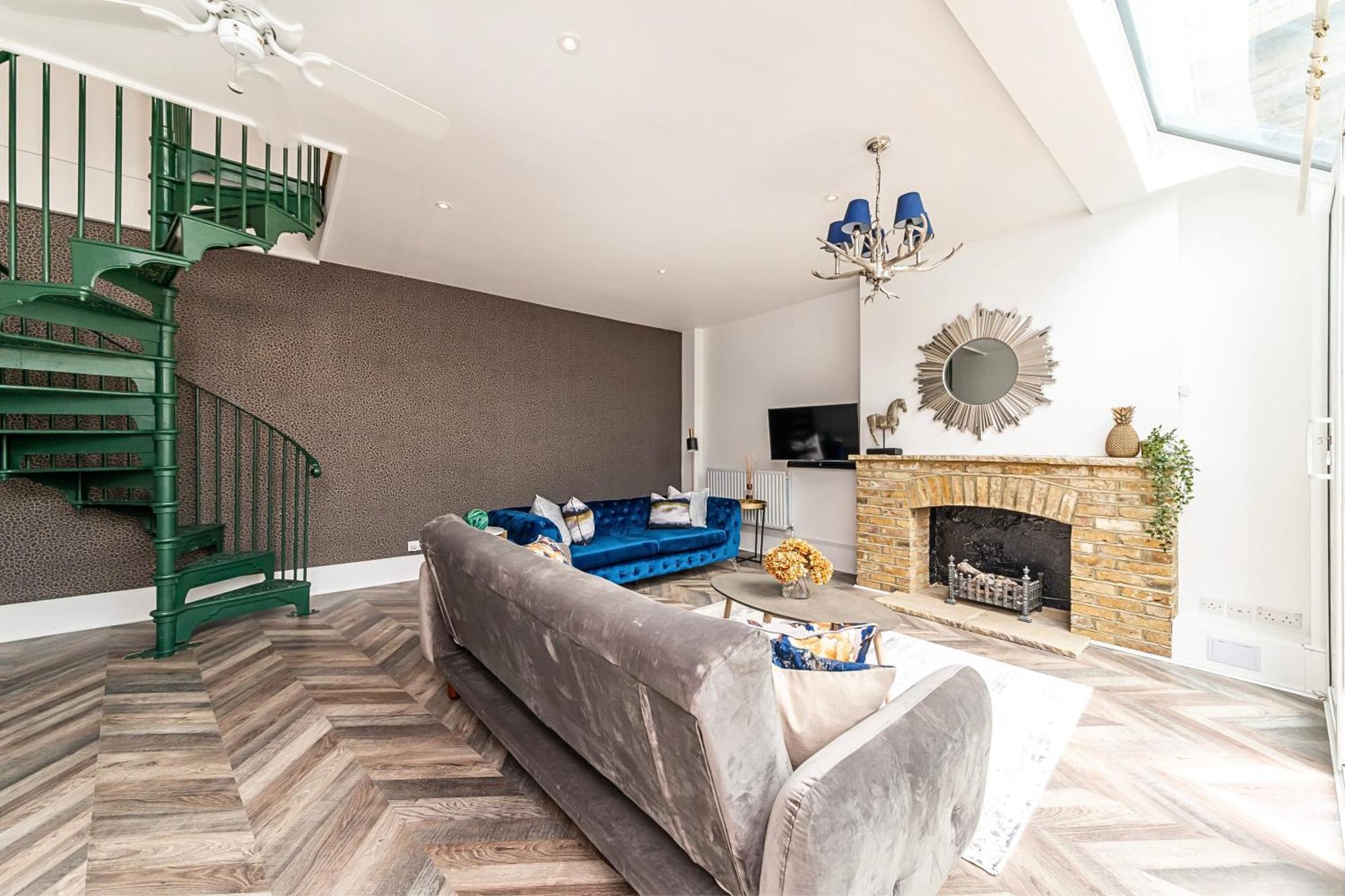 The Secret Kensington Garden Mews-2 Bedroom Full House-2 Train Lines- Spacious-Kings Road- Harrods -Chelsea Stadium-Private Small Patio لندن المظهر الخارجي الصورة