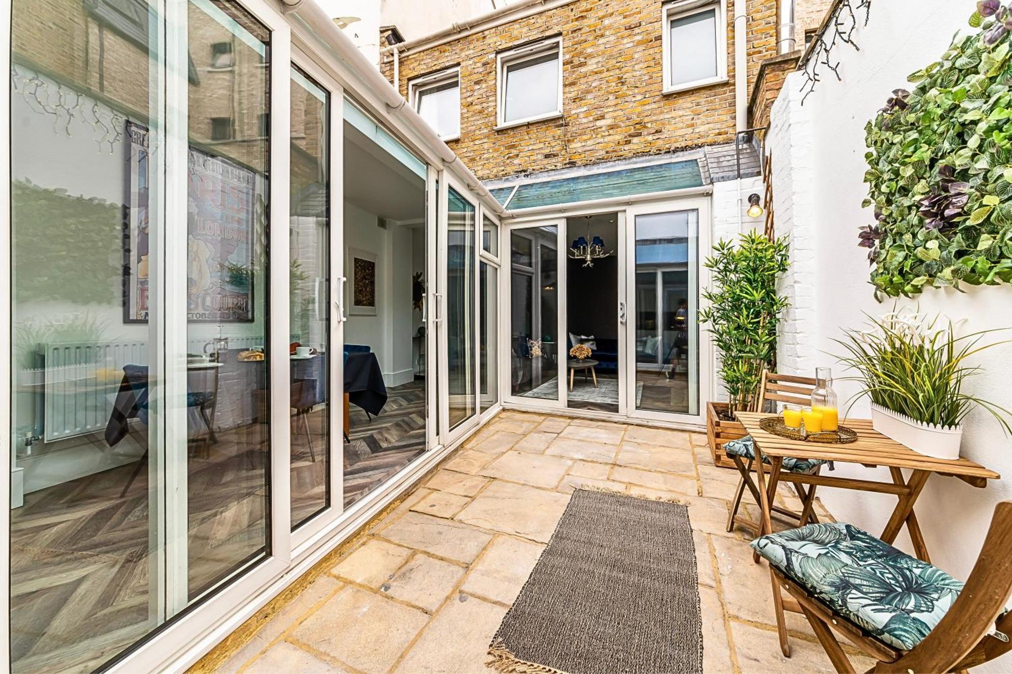 The Secret Kensington Garden Mews-2 Bedroom Full House-2 Train Lines- Spacious-Kings Road- Harrods -Chelsea Stadium-Private Small Patio لندن المظهر الخارجي الصورة